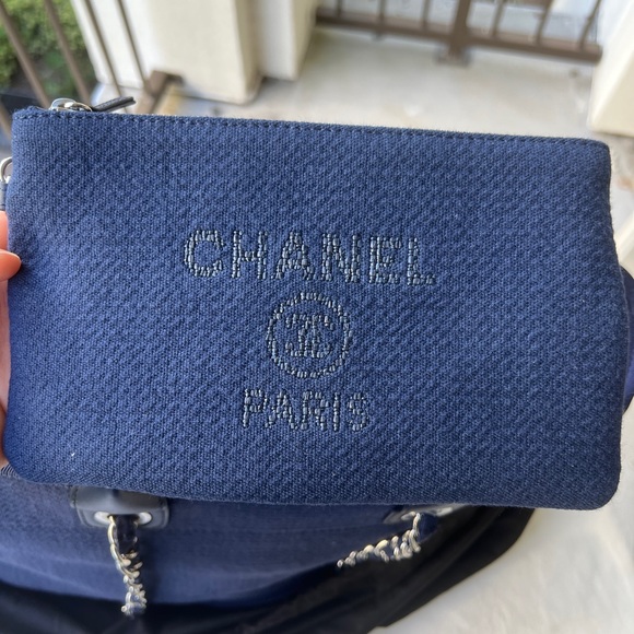 *SOLD* CHANEL DEAUVILLE LARGE TOTE - Picture 15 of 16